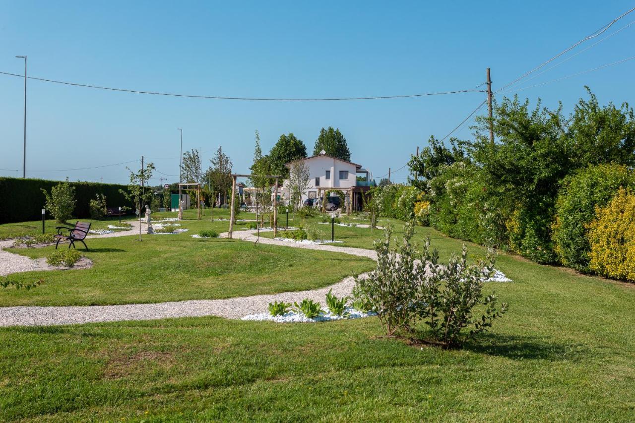 I Delfini - Natural B&B Чезенатико Екстериор снимка